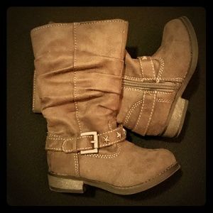 Toddler boots with buckle